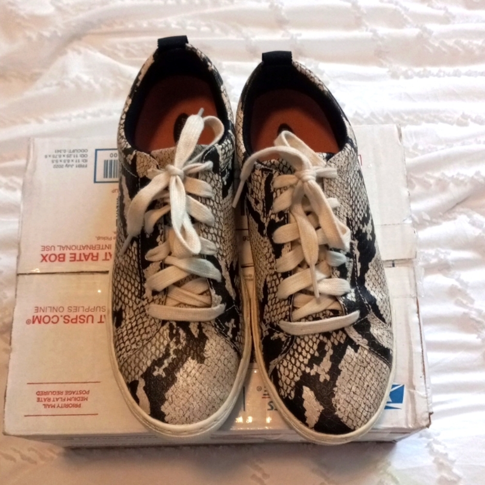 Dr Schoolls Sneakers